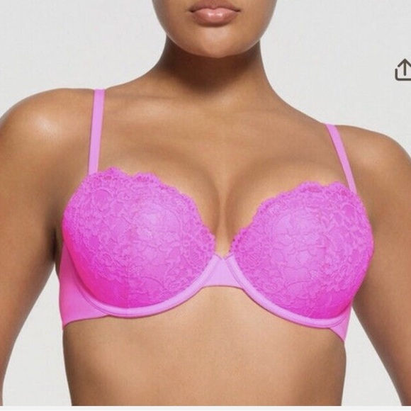 SKIMS Pink Lace Bra - Picture 2 of 4